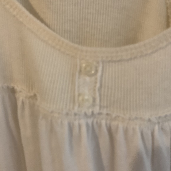 Hollister cream long tank top. Yoke rib top 2 pockets. 2 button detail. Size M - Picture 5 of 9